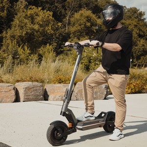 Trotinette électrique AP0LL0 PRO toute neuve - GRIS ESPACIAL - Sans rayures ni bosses - Product Image 3