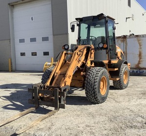 2011 Case 321E Chargeuse sur pneus Machine de manutention compacte et efficace - Product Image 1