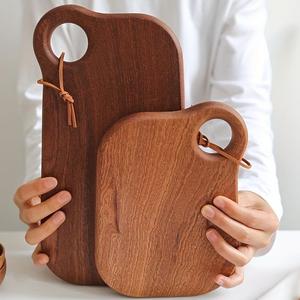 Planche à découper en bois antibactérienne avec une finition naturelle assurant une préparation alimentaire sûre et hygiénique pour les familles - Product Image 4