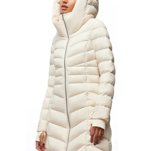 Chaqueta acolchada ligera a la moda para mujer, precio de fábrica al por mayor, prendas de vestir impermeables con relleno largo para la temporada de invierno - Product Image 4