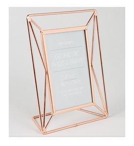 Cadre photo en fer magnifiquement conçu avec un travail artistique haut de gamme pour des accents de décoration intérieure classiques pour la maison et le bureau - Product Image 6