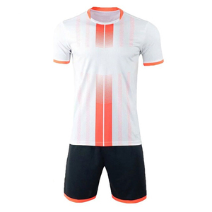 Ensembles d'uniformes de football personnalisables OEM Performance optimale Style de vêtements de football avec motif du nom du joueur - Product Image 6
