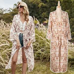 Kimono en coton à imprimé floral fait à la main pour femmes, tissé écologique, style décontracté, vêtements de villégiature pour les vacances, les festivals - Product Image 1