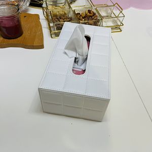 Moderna scatola rettangolare in ceramica porta fazzoletti in pelle sintetica Dispenser per tovaglioli con motivo quadrato in finta pelle - Product Image 6