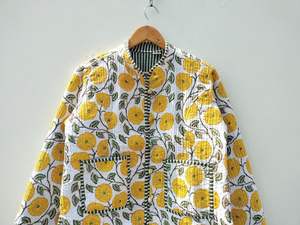 Chaqueta de algodón acolchada de estilo bohemio hecha a mano India para mujer, nuevo estilo, tela tejida con estampado de flores, prendas de vestir exteriores informales para invierno - Product Image 2