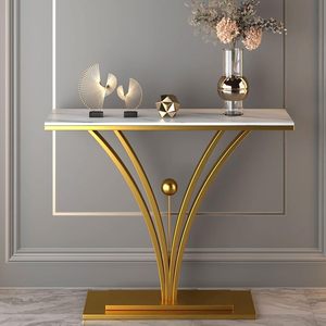 Plateau en marbre noir de luxe avec une base dorée élégante et courbée. Décoration glamour. Disponible à prix de gros - Product Image 4