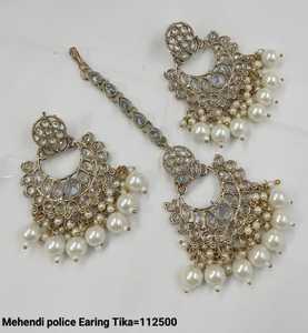 BOUCLES D'OREILLES BOLLYWOOD MEHNDI POLONAIS TRADITIONNEL ET À LA MODE AVEC BOUCLES D'OREILLES PERLES MANGTIKKA ENSEMBLE POUR FEMMES ET FILLES - Product Image 3