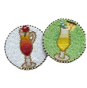 Posavasos con cuentas multicolor hecho a mano para uso en la cocina, juego de posavasos bordado con cuentas de semillas indias tradicionales con diseño personalizado - Product Image 3