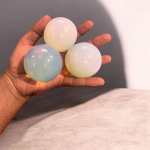 Sphères de cristal d'opale polies de haute qualité, écologiques, style amour, pierres d'énergie Reiki, orbes pour la vente en gros, guérison par le Feng Shui - Product Image 1