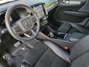 Vehículos Usados de Segunda Mano, XC40 P8 R-Design 2021, Listos para Enviar - Product Image 2