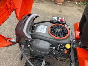 Cortadora de Césped Husqvarna R320X AWD, 150 Horas de Uso, Plataforma de Corte de 112 cm, Excelente Estado - Product Image 6