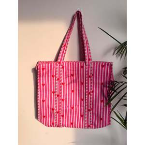 Sac à main pour femme Pintresty, grand sac fourre-tout avec décoration brodée, fermeture à glissière, fonctionnalités portables, fabriqué en PU, nylon, doublure en coton - Product Image 2