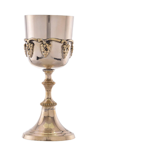 Cáliz Sagrado de Latón Antiguo, Copa de Comunión, Estilo Medieval, Regalo Religioso, Cáliz Decorativo Vintage para Iglesia o Hogar - Product Image 6