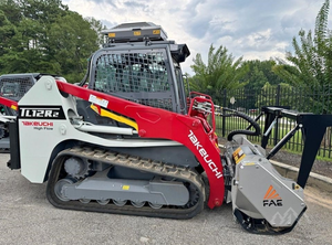 Takeuchi TL12V2 2025: Cargadora Compacta de Orugas para Trabajos Forestales, Trituración, Desbroce, Construcción y Trabajos Pesados - Product Image 2