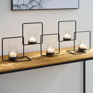 Porte-bougie en métal doré élégant avec un design artistique pour les décorations de mariage, les fêtes d'anniversaire, les hôtels et les intérieurs - Product Image 5