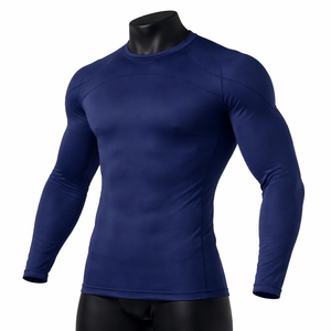 Camiseta de compresión para hombre de color sólido personalizada a precio económico con material de alta calidad y fácil de lavar. - Product Image 5