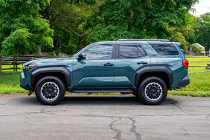 SUPER CLEAN 2024 TO-YO-TA 4-RUNNER TRD OFF-ROAD PREMIUM 4X4 READY TO BE SHIPPED - Product Image 5
