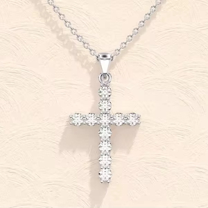 Pendentif croix incrusté de moissanite en or massif 14 carats Pendentif croix en argent avec diamant simulé Pendentif croix moissanite pour femme - Product Image 1