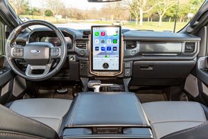 รถมือสองที่เชื่อถือได้ ปี 2022 ฟอร์ด เอฟ-150 ไลท์นิ่ง แลเรียท - Product Image 4