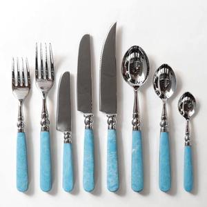 Élégant ensemble d'argenterie 8 pièces d'inspiration américaine avec poignées bleues de haute qualité conçues pour les repas écologiques - Product Image 1