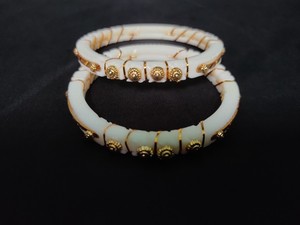 กำไลเกรดพรีเมี่ยมพร้อมวัสดุพลาสติกที่ทำจากทองคำสำหรับผู้หญิงกำไลข้อมือสำหรับสวมใส่โดยผู้ส่งออก - Product Image 2