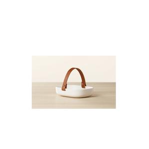 Bandeja de servicio de piel sintética hecha a mano para estante multiusos con textura suave y Diseño atrevido para sala de estar o dormitorio - Product Image 1