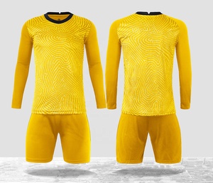 Maillot de football sportif personnalisé pour hommes et kit complet d'uniformes de football en polyester uni respirant pour les fans et les joueurs - Product Image 4
