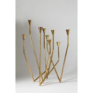 Bougeoir classique en laiton avec défilement artistique et un design ajouré exquis pour un accent décoratif intemporel - Product Image 2