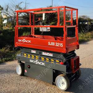 Plataforma Elevadora de Tijera Eléctrica [Skyjack], Plataforma de Trabajo Aérea de Alta Eficiencia, 6.4 m de Altura de Elevación, Ancho Estrecho, Uso Interior y Exterior - Product Image 4