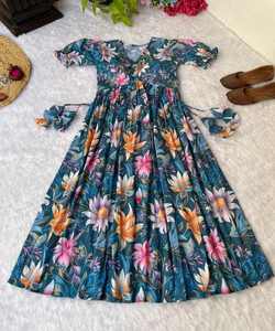 Fusion de mode: fusion Salwar de style pakistanais de styles traditionnels et modernes, créant un saree de mode chic et élégant - Product Image 4