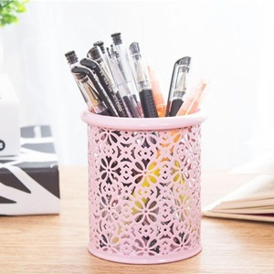 Portalápices Redondo de Metal, Diseño Contemporáneo Ligero con Acabado Blanco, para Decoración de Escritorio en Hogar u Oficina - Product Image 2