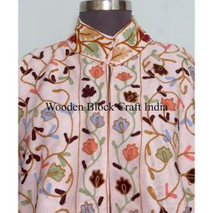 Veste Kimono Bohème en Velours Suzani Ethnique, Vêtement de Style, Broderie Faite Main, Manteau Vintage Suzani pour Femmes - Product Image 3