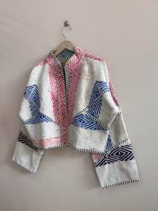 Chaqueta Acolchada Kantha Vintage Hecha a Mano, Chaqueta India Única - Product Image 4