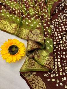 Sari Tradicional de Algodón y Seda Bandhani con Diseño Elaborado y Estilo Kanjivaram Hecho a Mano para Bodas de Mujeres, Hecho en India - Product Image 2