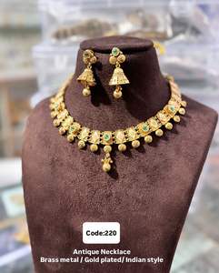 Ensemble de collier antique de mariée élégant pour femmes avec boucles d'oreilles assorties idéal pour les fêtes, les mariages et les occasions festives d'Inde - Product Image 4