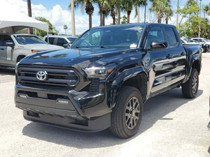 Toyota Tundra SR5 Doble Cabina RWD R20 2024 Usada en Excelente Estado, Volante a la Izquierda, Techo Oscuro, ACC, Tapicería de Tela, Faros LED Automáticos, Pantalla Táctil - Product Image 2