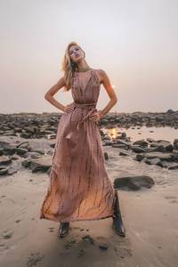 ชุดเดรสยาวคอวีเอวพิมพ์ลายสำหรับผู้หญิงชุดวันหยุดพักผ่อนหรูหราใหม่ล่าสุด - Product Image 2