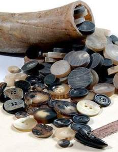 BOTÓN DE CUERNO DE BUFFAL PERSONALIZADO DE LA MEJOR CALIDAD EN BLANCO Disponible en tamaños grandes y cortos con función magnética Vástago estilo ágata - Product Image 3