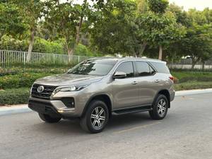 Nuevo/Usado TOYO-TA FORTUNE 2024 4.0L 3.0L Diésel Automático 4x4 SUV Techo Solar Asientos de Cuero Oscuro 6 Plazas 24000km 360 - Product Image 3