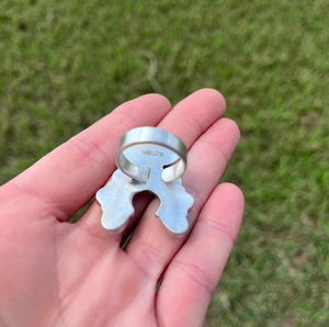 แหวนพลอยทำมือสไตล์วินเทจใต้ตะวันตก ปรับขนาดได้ เงินสเตอร์ลิงชุบทอง สำหรับทุกเพศ ลายนาจา ไพลินขาว บัฟฟาโลไวลด์ - Product Image 4