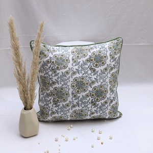 Coussins confortables en coton biologique imprimés à la main, entièrement rembourrés, faits à la main, pour le camping, l'allaitement, le salon, le canapé-lit portable - Product Image 1