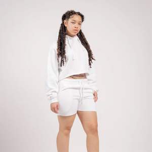 Ensemble haut court et short en polaire pour femme-Vêtements de détente deux pièces doux et confortables, idéaux pour une tenue décontractée et un confort quotidien - Product Image 3