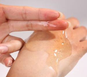 Ampolla de reparación de oro MBL 24K, cosmética coreana con péptidos de ácido hialurónico de adenosina para una piel hidratada juvenil radiante - Product Image 4