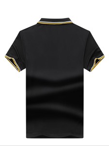 เสื้อโปโลแขนสั้นสีดำสำหรับผู้ชาย ผ้าถักสีพื้น สไตล์ลำลอง แต่งขอบปกและปลายแขนเสื้อสีเหลืองขาว - Product Image 1