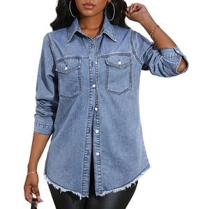 Camisa de mujer de mezclilla de lavado claro con botones, manga larga, informal, holgada, 100% algodón, transpirable, de secado rápido, con dobladillo deshilachado - Product Image 1