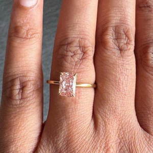 แหวนหมั้นเพชรที่ตัดแล้วเปล่งประกายเปล่งประกายเปล่งประกายในห้องแล็บ3ct ยาวแฟนซีมีความชัดเจนเทียบกับแหวนหมั้นโซลิแทร์ใสได้รับการรับรองในทองคำ14K - Product Image 4