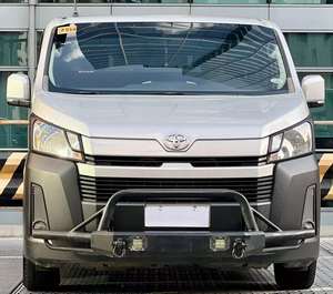 Toyota HiAce Commuter Deluxe 2021 Usada, Motor de Gasolina Turbo de 2.8L I4, Tracción en las Cuatro Ruedas - Product Image 1