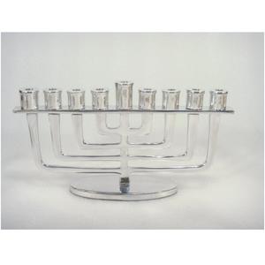 Bougeoir Menorah en aluminium plaqué argent Design créatif et bougeoir décoratif pour la décoration de la maison, du salon et de la fête - Product Image 1