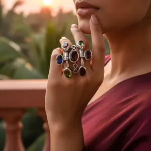 แหวนเงินแท้ 925 ชุบโรเดียม ประดับด้วยโทแพซทรงรีและหินธรรมชาติสำหรับผู้หญิง - Product Image 1