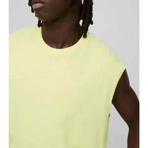 Débardeur de sport pour homme de haute qualité, sur mesure pour l'entraînement, coupe confortable, débardeur sans manches au design tendance - Product Image 6